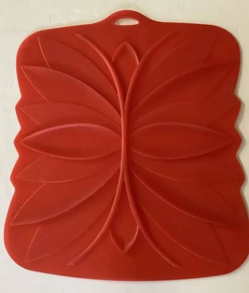 Pampered Chef NEW Red Silicone Easy Fit Cover 12 1/2x11